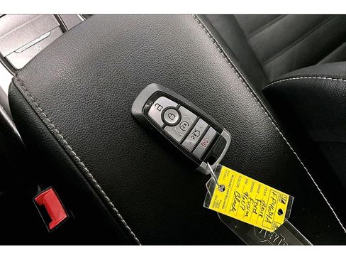 Used 2018 Ford Fusion SE w/ Fusion SE Technology Package image 12