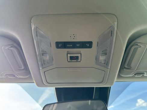 Used 2025 Toyota RAV4 XLE image 45