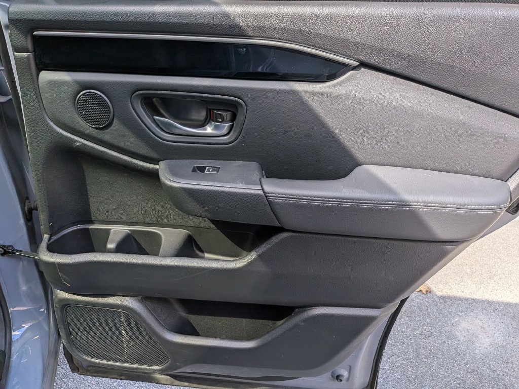 Used 2025 Honda Pilot Touring image 32