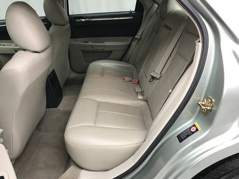 Used 2006 Chrysler 300 Touring RWD image 12