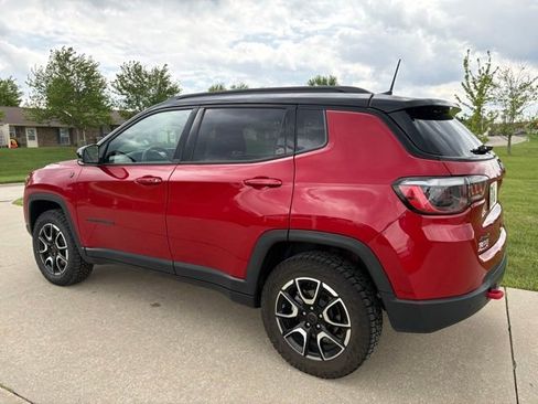 Used 2025 Jeep Compass Trailhawk AWD/4WD image 6