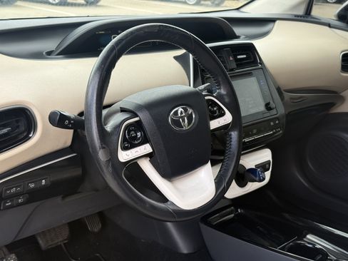 Used 2018 Toyota Prius Three w/ Advanced Technology Package FWD image 12