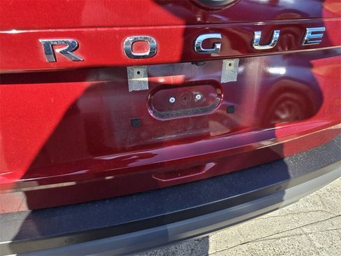 Used 2023 Nissan Rogue S image 11