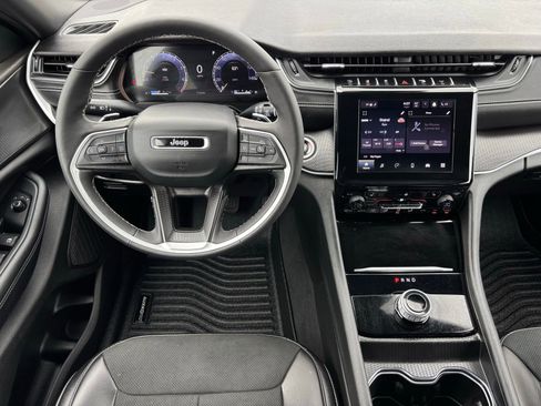 Used 2025 Jeep Grand Cherokee L Altitude image 5