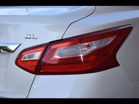 Used 2016 Nissan Altima 2.5 SL w/ 2.5 Technology Package FWD image 35