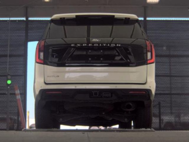 Used 2025 Ford Expedition Active AWD/4WD image 6