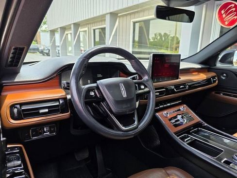 Used 2022 Lincoln Aviator Reserve w/ Equipment Group 201A AWD/4WD image 11