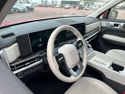 Used 2025 Hyundai Santa Fe SEL AWD/4WD image 2