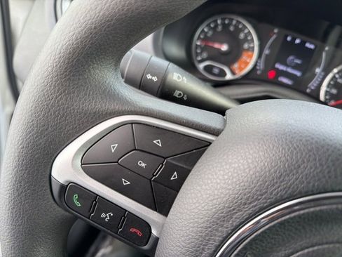 Used 2023 Jeep Renegade Latitude image 25