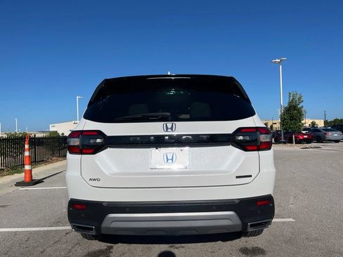 Used 2025 Honda Pilot Touring image 5