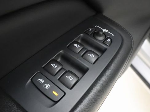 Used 2024 Volvo S60 B5 Plus image 8