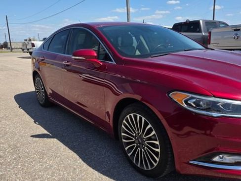 Used 2017 Ford Fusion SE w/ Fusion SE Technology Package FWD image 3