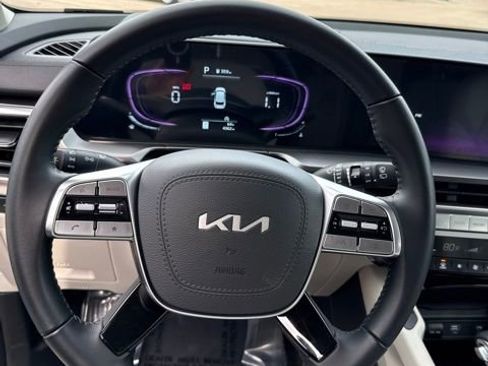 Certified 2025 Kia Telluride S image 8