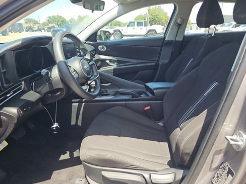 Used 2023 Hyundai Elantra SEL FWD image 7
