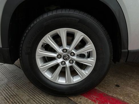 Used 2025 Toyota Grand Highlander FWD image 9
