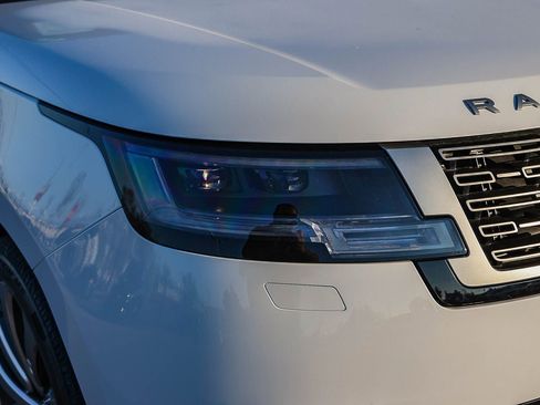 Certified 2025 Land Rover Range Rover SE image 15