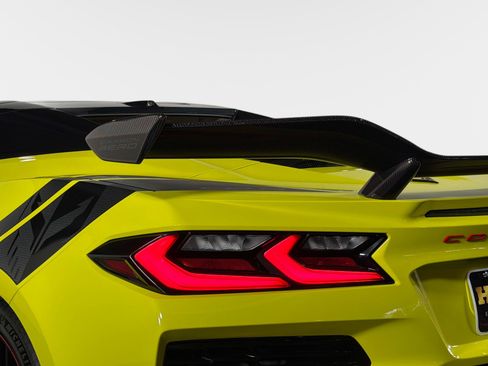 Used 2023 Chevrolet Corvette Z06 w/ Z07 Performance Package RWD image 10