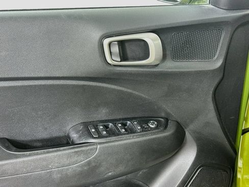 Used 2024 Hyundai Venue SEL FWD image 17