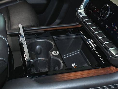 Used 2025 GMC Yukon Denali image 67