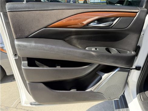 Used 2018 Cadillac Escalade ESV Luxury RWD image 21