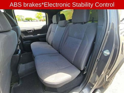 Used 2019 Toyota Tacoma TRD Off-Road AWD/4WD image 7