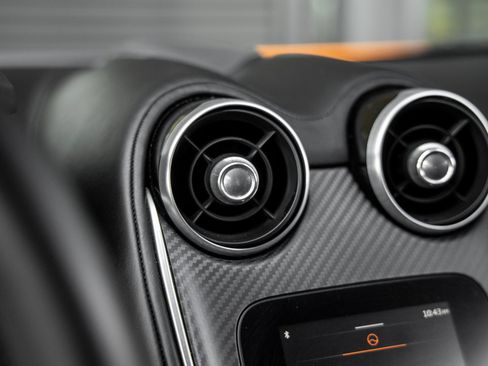 Used 2022 McLaren GT RWD image 29