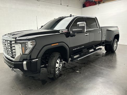 Used 2024 GMC Sierra 3500 Denali w/ Technology Package image 5