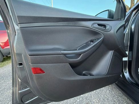Used 2018 Ford Focus S image 14