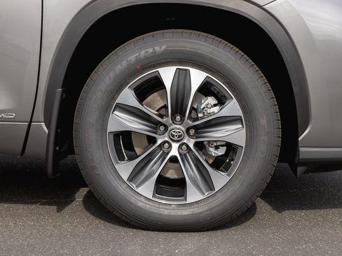 New 2026 Toyota Highlander XLE AWD/4WD image 4