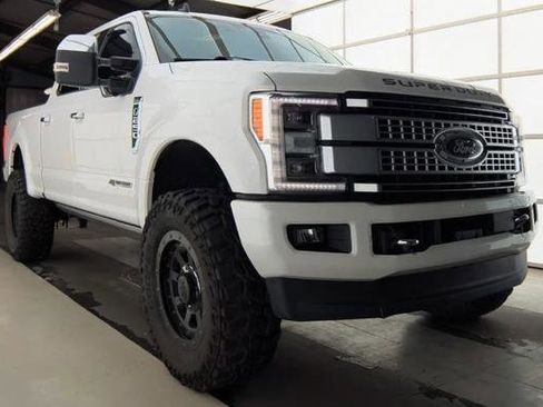 Used 2019 Ford F250 Platinum w/ Platinum Ultimate Package AWD/4WD image 2