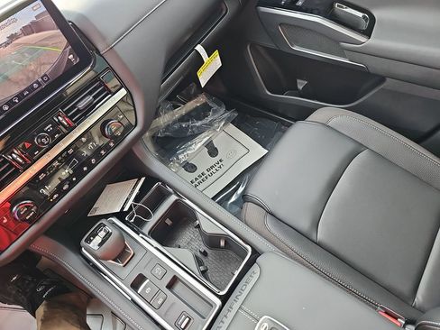 New 2026 Nissan Pathfinder SL FWD image 29