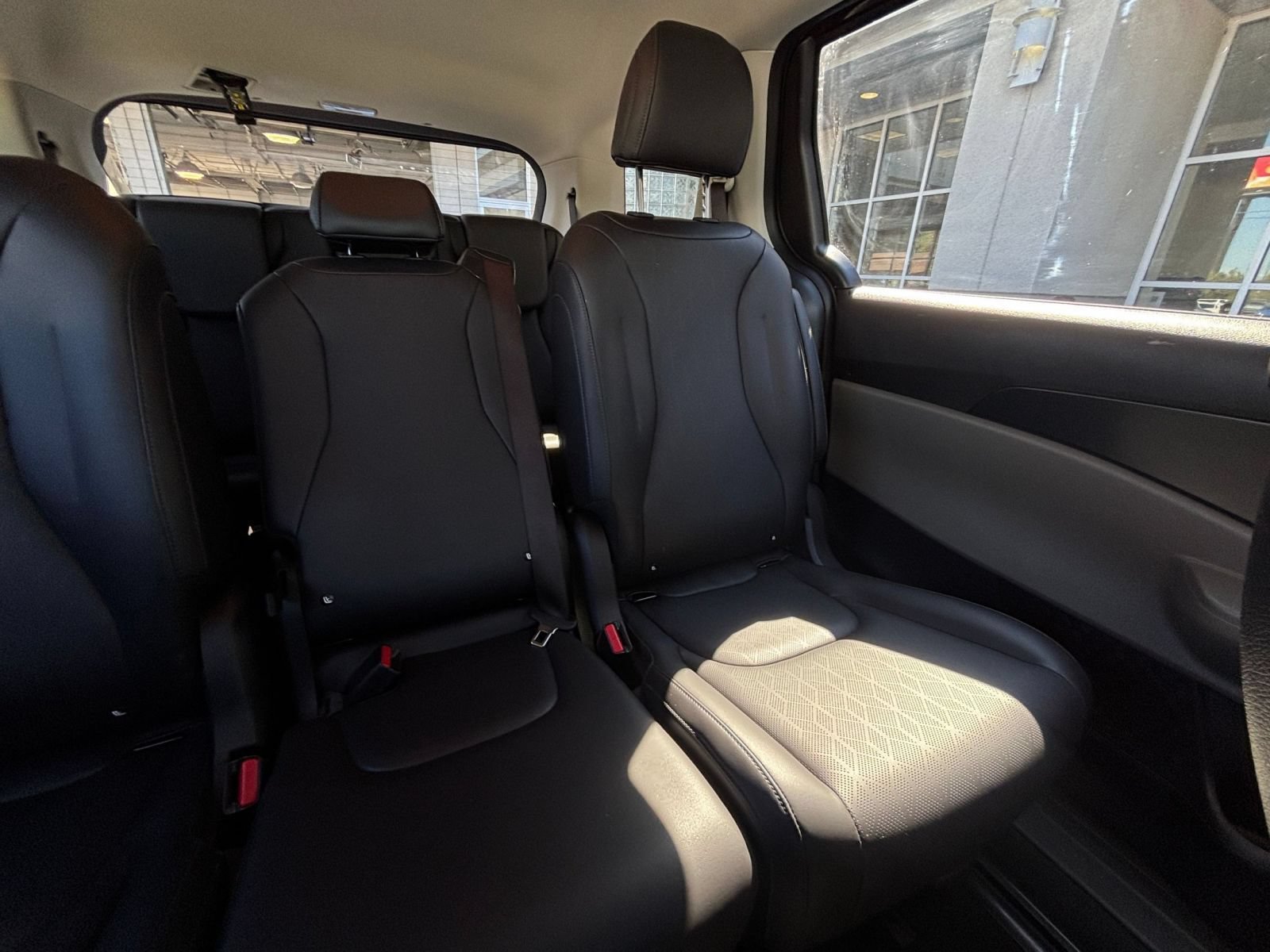 Used 2026 Kia Carnival FWD image 39