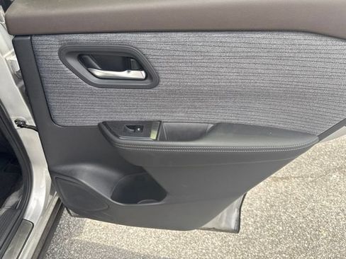 Used 2023 Nissan Rogue SV FWD image 19