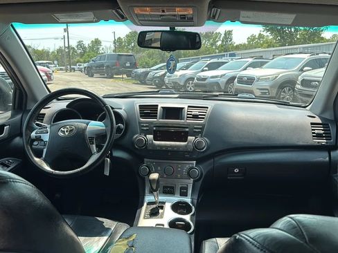 Used 2012 Toyota Highlander SE w/ Tow Pkg FWD image 8