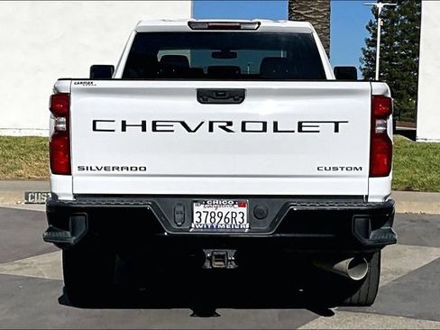 Used 2022 Chevrolet Silverado 2500 Custom w/ Custom Value Package AWD/4WD image 4