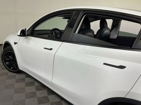 Used 2021 Tesla Model Y Long Range AWD/4WD image 31