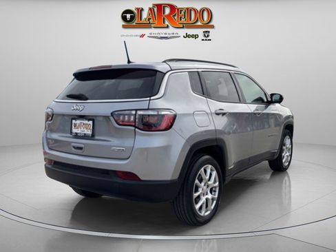 Used 2024 Jeep Compass Latitude image 7