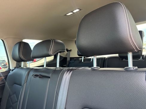 Used 2025 Volkswagen Atlas SE image 28