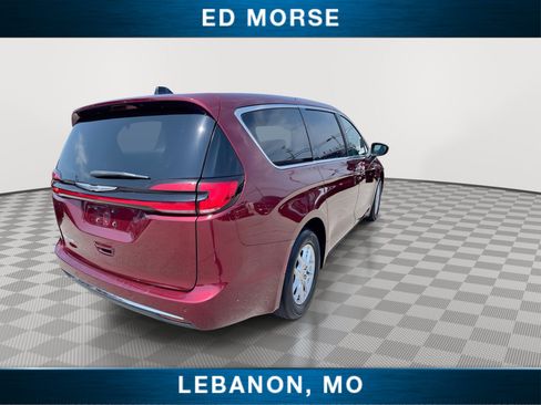Used 2023 Chrysler Pacifica Touring-L FWD image 8