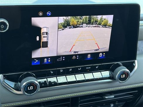 Used 2024 Chevrolet Colorado ZR2 w/ Technology Package image 27