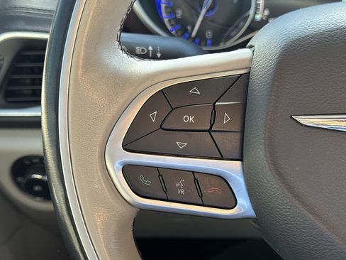 Used 2017 Chrysler Pacifica Limited w/ Advanced Safetytec Group image 15