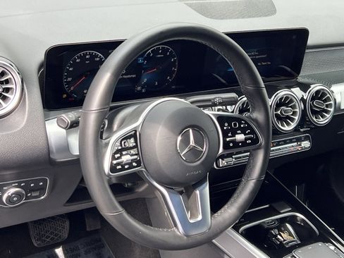 Used 2022 Mercedes-Benz GLB 250 4MATIC w/ Premium Package Lite image 14