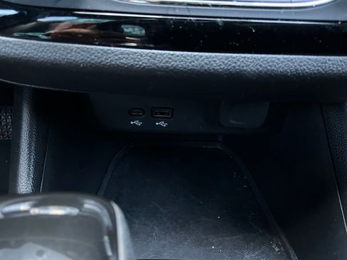 Used 2025 Buick Envista Sport Touring image 24