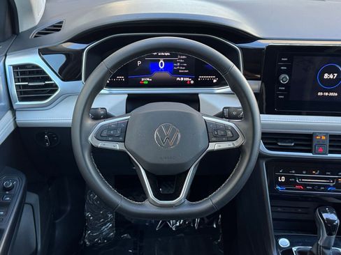 Used 2025 Volkswagen Taos SE image 29