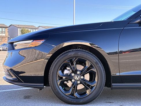 Certified 2025 Honda Accord SE image 14