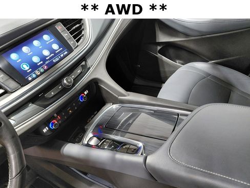 Used 2024 Buick Enclave Premium image 4