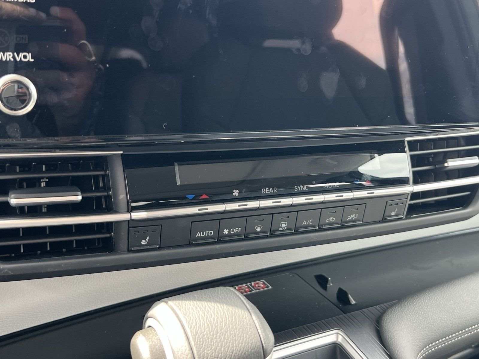 Used 2025 Toyota Sienna XLE AWD/4WD image 16