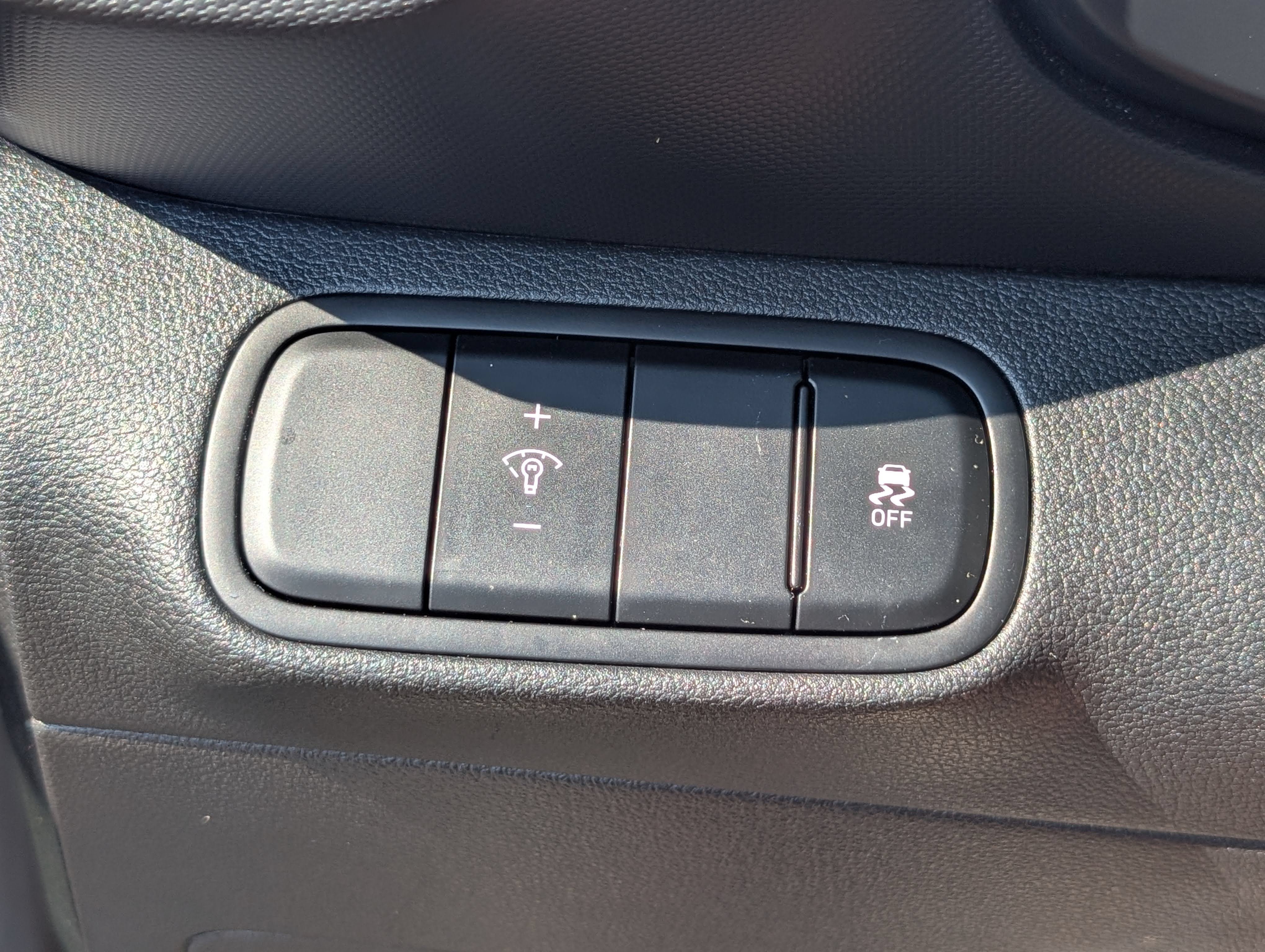 Used 2024 Hyundai Venue SEL FWD image 21