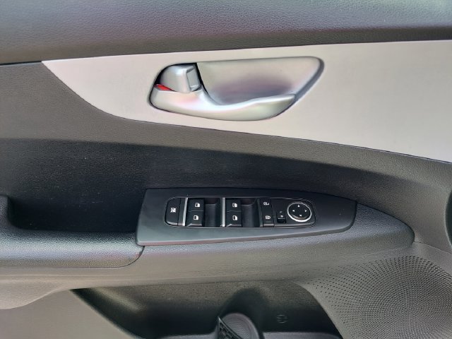 Used 2023 Kia Forte LXS w/ LXS Technology Package FWD image 27