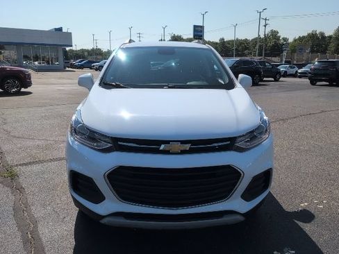 Used 2020 Chevrolet Trax LT w/ LT Convenience Package AWD/4WD image 11